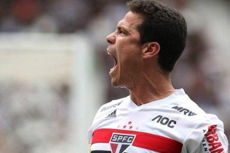 Gol no clássico pode fazer Hernanes voltar a ser protagonista no São Paulo