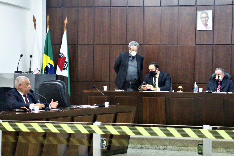 Nova mudança de horário e cobranças internas marcam a reunião da Câmara de Monlevade