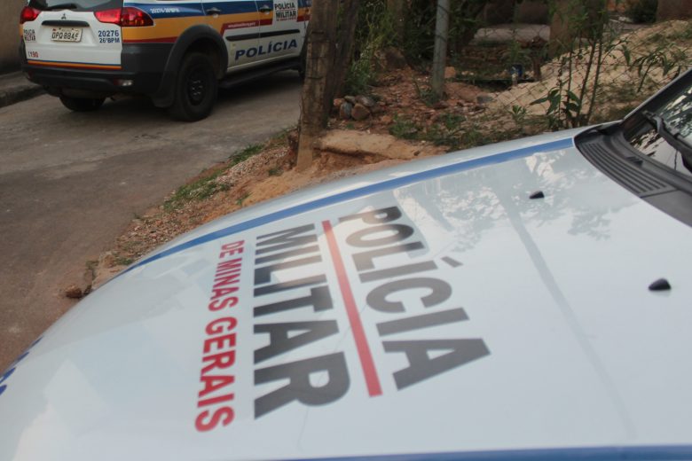 Homem abordado com celular furtado é preso por receptação