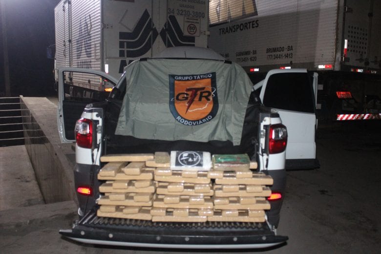 Polícia Rodoviária apreende Strada clonada com mais de 50 kg de drogas