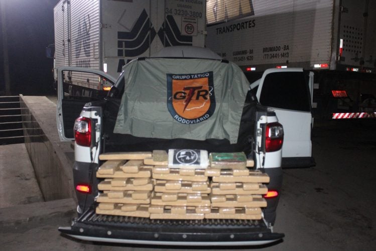 Polícia Rodoviária apreende Strada clonada com mais de 50 kg de drogas