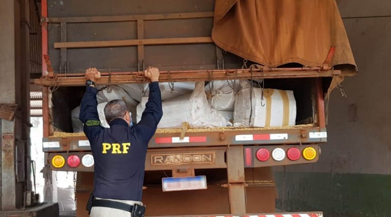 Polícia Rodoviária Federal apreende três toneladas de maconha