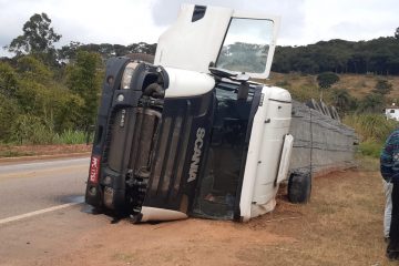 Rodovia será interditada nesta quinta-feira para remoção de carreta