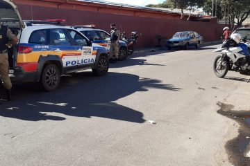 Homem com mandado de prisão tenta fugir, mas acaba preso pela PM