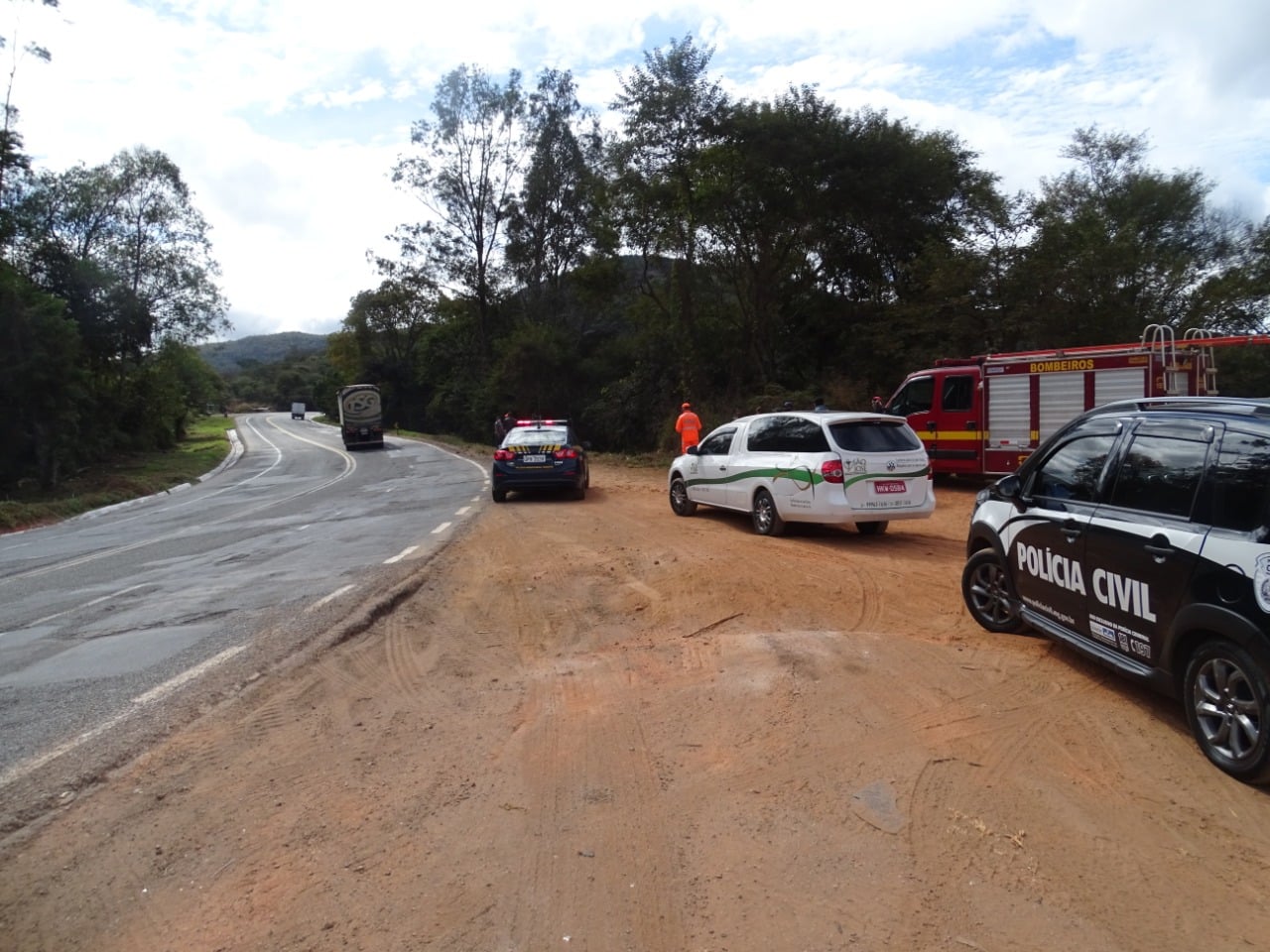 Motociclista morre e passageira é socorrida em estado grave na BR-381 em São Gonçalo