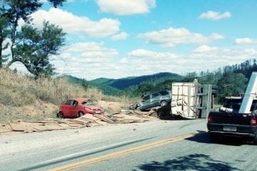 Acidente com carreta causa congestionamento na BR-381 em Bela Vista de Minas