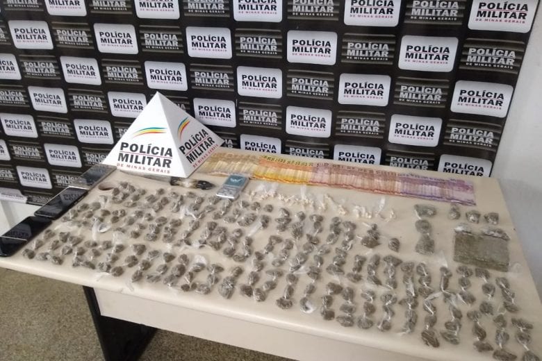 PM apreende mais de 200 buchas de maconha e 74 pedras de crack em Monlevade