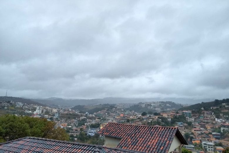Previsão do tempo: domingo de frio e chuva em Itabira