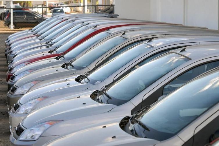 Vendas de veículos caem 26,2% em 2020, diz Anfavea