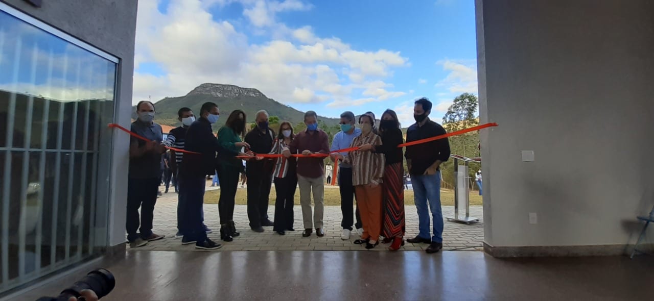Serra dos Alves: Ronaldo inaugura Centro de Atendimento ao Turista e confere obras de pavimentação e da ETA