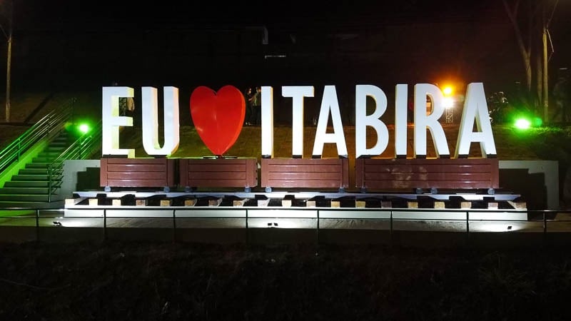 Município inaugura monumento “Eu amo Itabira”