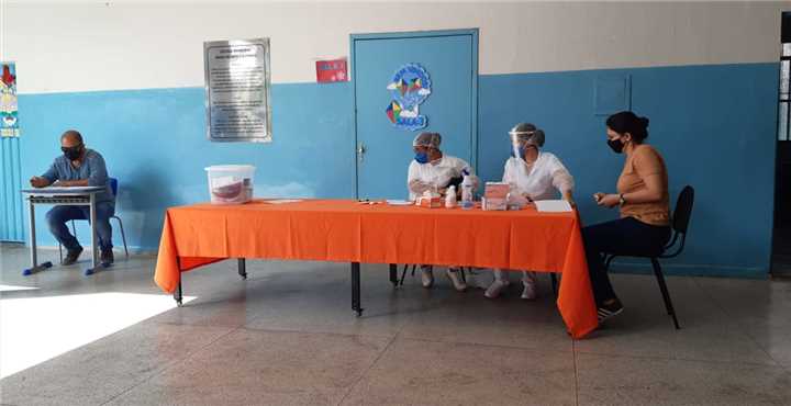 Ipatinga testa profissionais da rede municipal de ensino