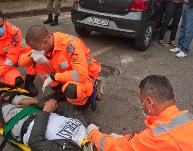 Motociclista fica ferido em colisão com carro no Água Fresca