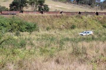 Pai e filho são presos por suspeita de furtar dormentes em área da Vale
