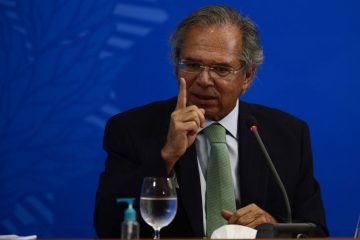 Guedes sugere doação de livros a pobres em vez de isenção a editoras