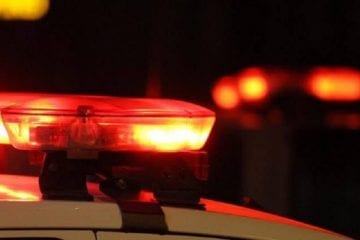Dois policiais são presos sob suspeita de estuprar jovem após carona em viatura