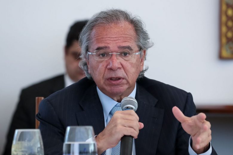 Sistema atual é um manicômio tributário, diz Guedes