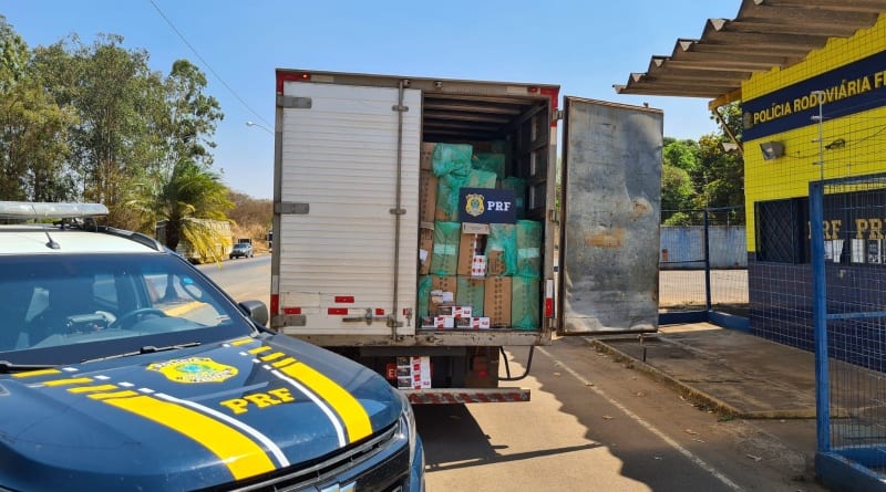 PRF apreende 324 mil maços de cigarros contrabandeados em Minas Gerais