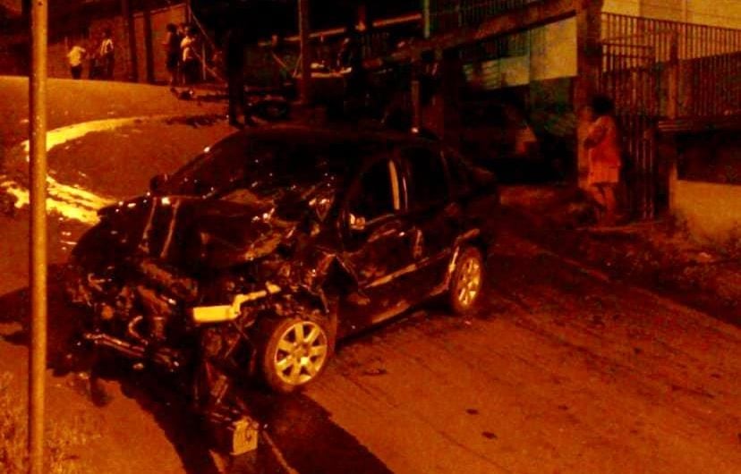 Moradores pedem intervenção no trânsito após acidente no Moinho Velho