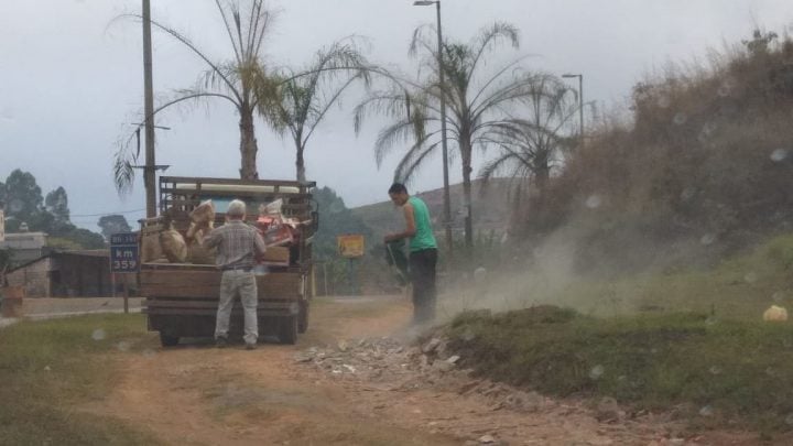 Vereador de Monlevade assume que jogou “entulho limpo” em local inapropriado