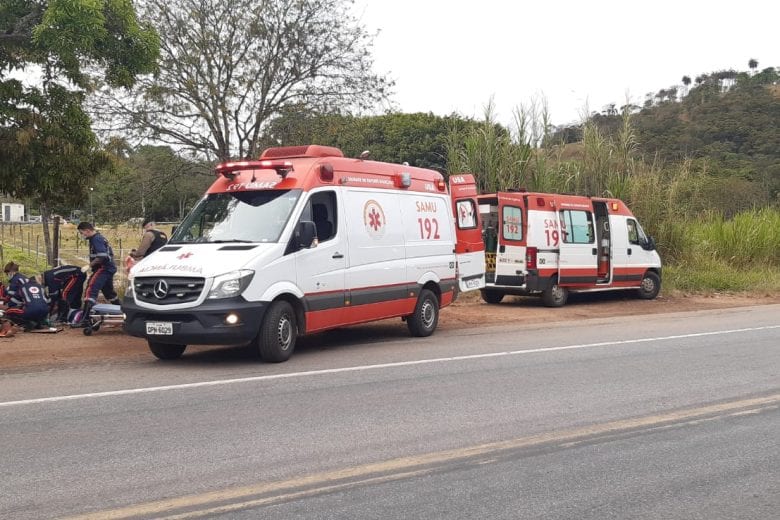 Caminhonete bate contra ambulância de Prefeitura em rodovia próxima à Ponte dos Machados