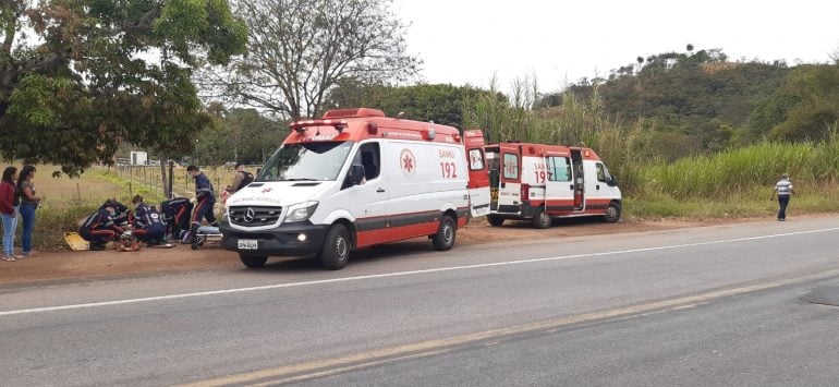 Caminhonete bate contra ambulância de Prefeitura em rodovia próxima à Ponte dos Machados