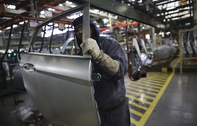 Inflação na saída das fábricas chega a 3,22% em julho, diz IBGE