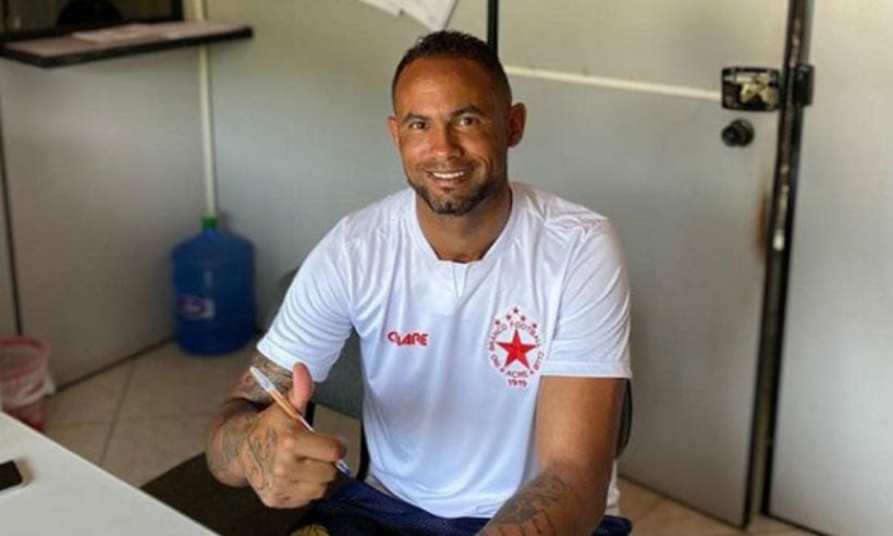 Goleiro Bruno consegue liminar para treinar e jogar sem uso de tornozeleira eletrônica