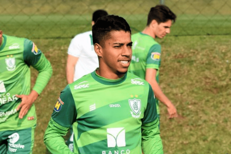 Pendência na Fifa e lesão travam negócio entre Santos e América por Matheusinho