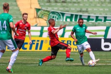 Sob forte calor, Guarani e Brasil de Pelotas empatam sem gols em Campinas