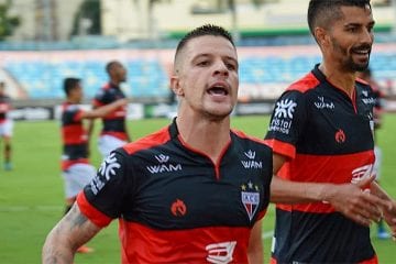 Cruzeiro aceita proposta do Athletico-PR e encaminha venda de atacante Renato Kayzer