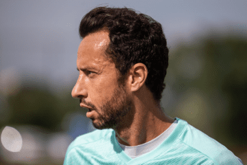 Artilheiro aos 39, Nenê se surpreende com fase goleadora no Flu e planeja ser técnico
