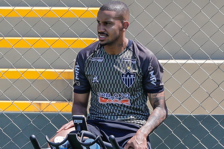 Atlético renova contrato do volante Jair até o fim de 2023