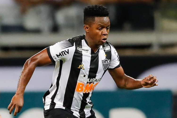Atlético libera meia Cazares para fechar transferência para o Corinthians