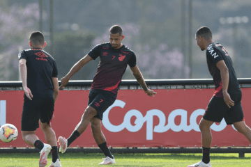 De olho na Libertadores, Athletico-PR recebe Bahia para reagir no Brasileirão