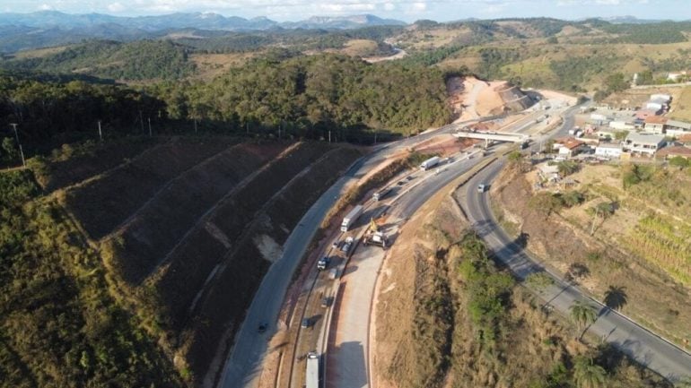 Dois acidentes causam transtornos na BR-381 neste domingo