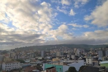 Frente fria mantém céu encoberto e aumenta possibilidade de chuva no centro de Minas Gerais