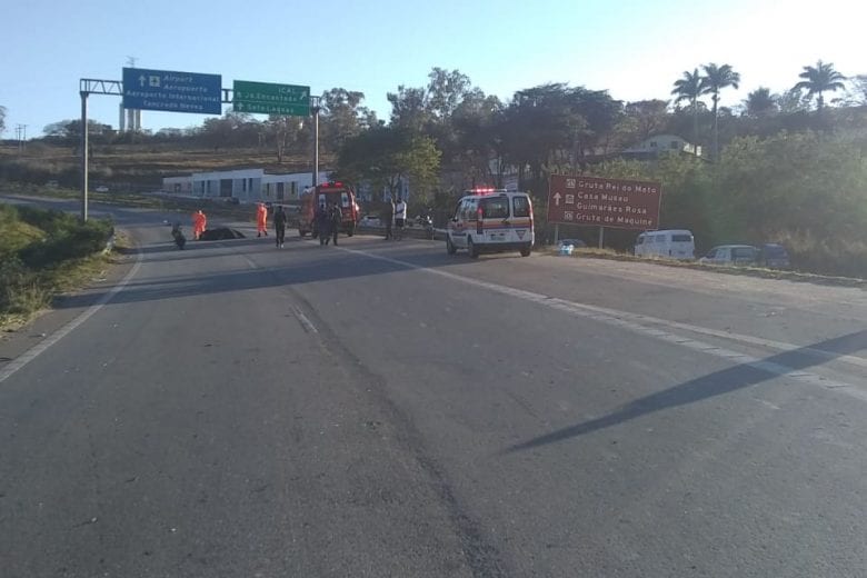 Motociclista morre ao ser atingido por roda na MG-424