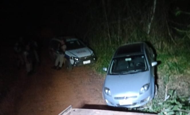 Polícia encontra na zona rural de Itabira carro roubado em São Gonçalo