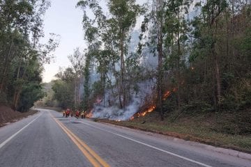 Incêndio interdita totalmente a BR-381 em João Monlevade