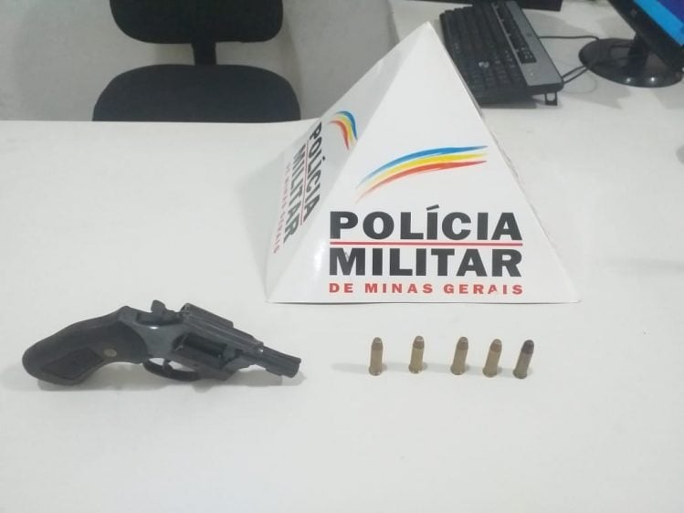 Polícia apreende revólver após adolescente ameaçar mulher em Itabira