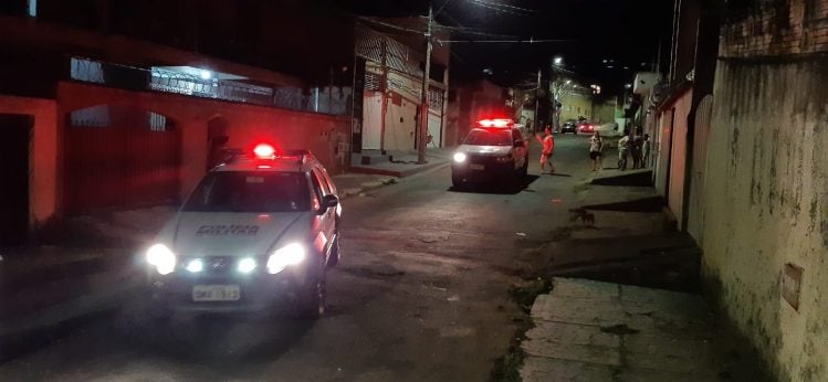 Jovem é preso por tráfico de drogas após tentar fugir da polícia