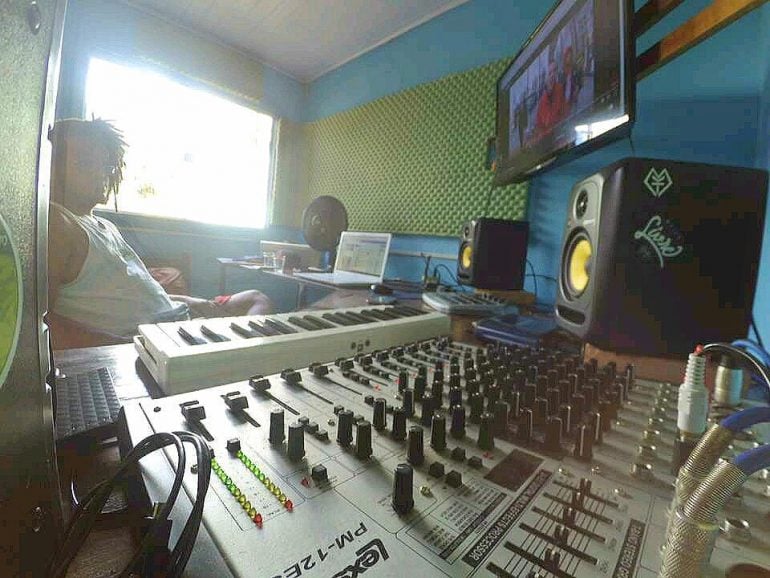 Produtor musical cria projeto para artistas independentes em Itabira