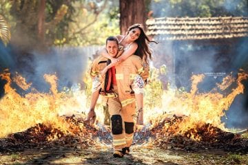 Noivo bombeiro inspira ensaio fotográfico de pré-casamento