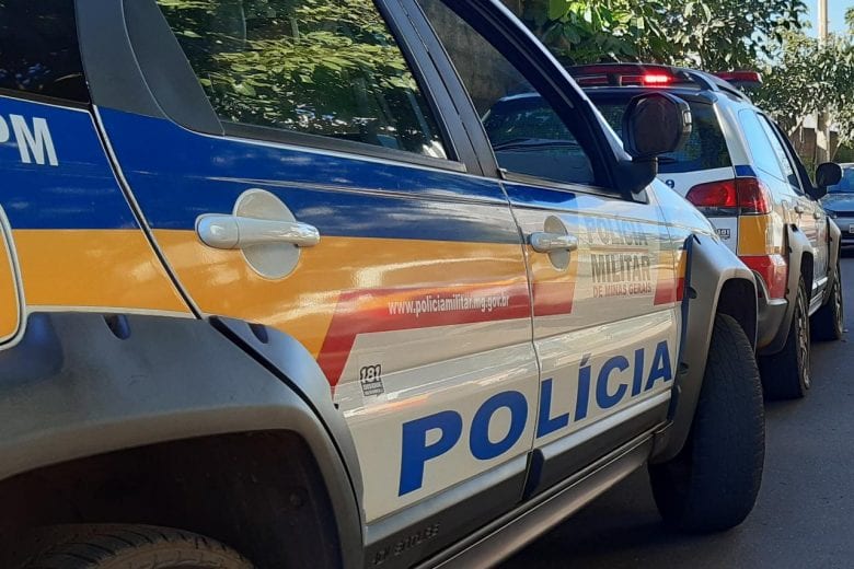 Homem é preso após agredir e usar uma arma para ameaçar a irmã