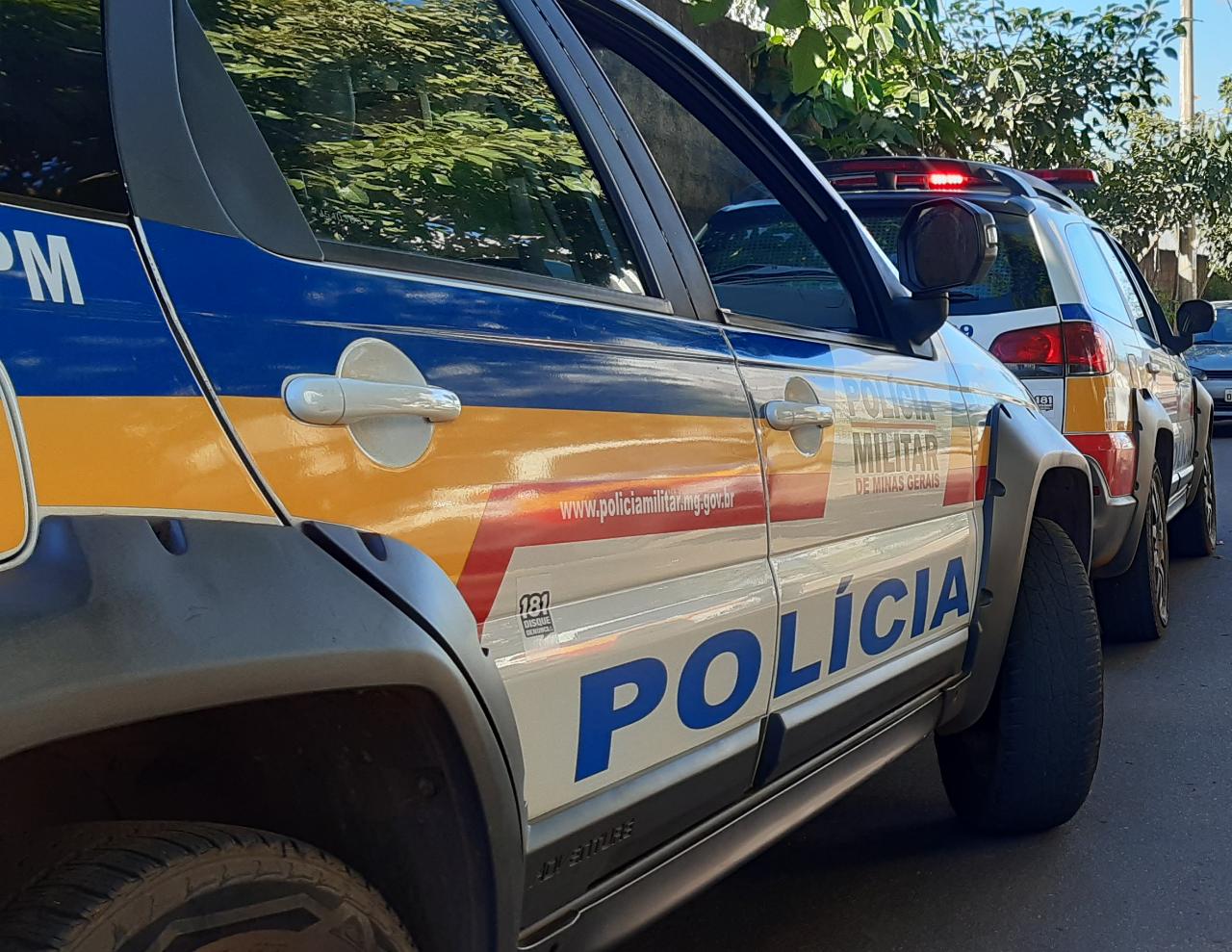 Homem é preso após agredir e usar uma arma para ameaçar a irmã