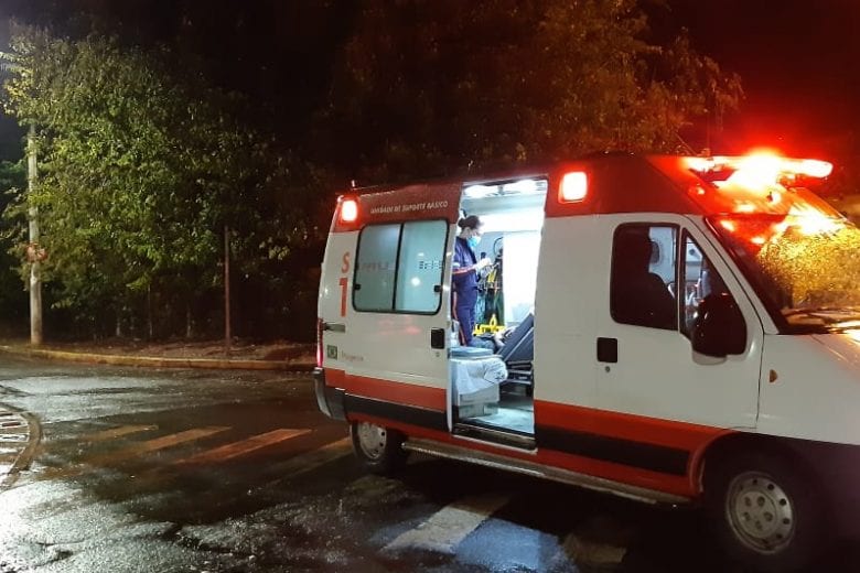 Homem é socorrido após ser agredido com socos e chutes em Itabira