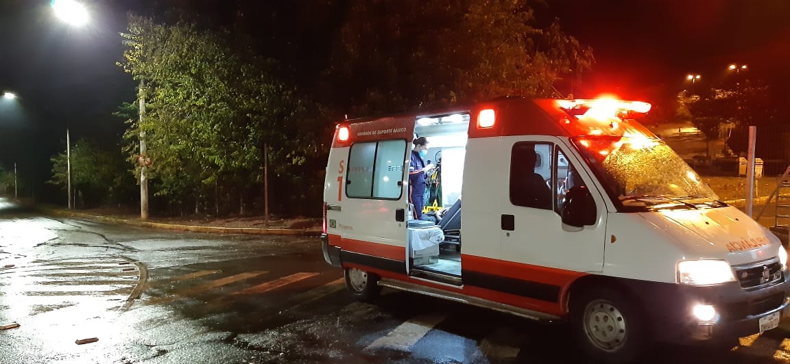 Homem é socorrido após ser agredido com socos e chutes em Itabira