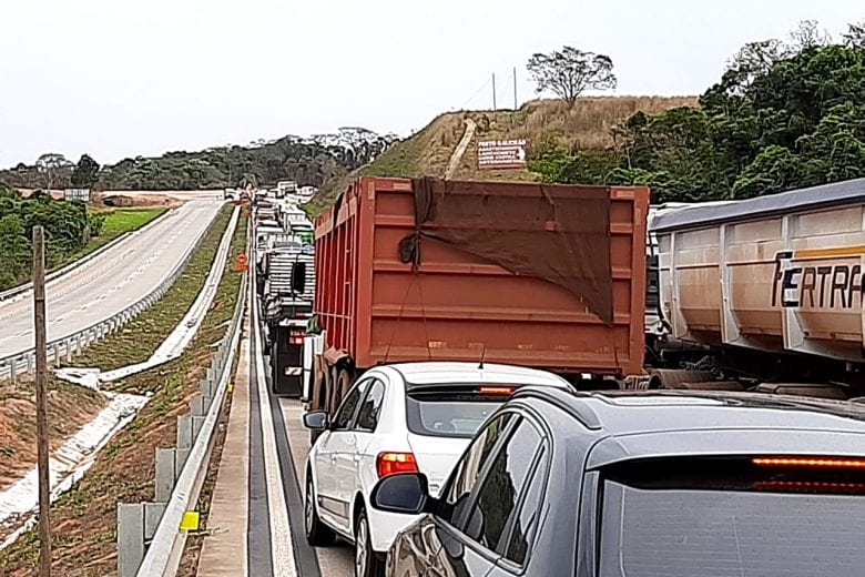 Obras deixam trânsito lento entre trevo de Barão e Bom Jesus