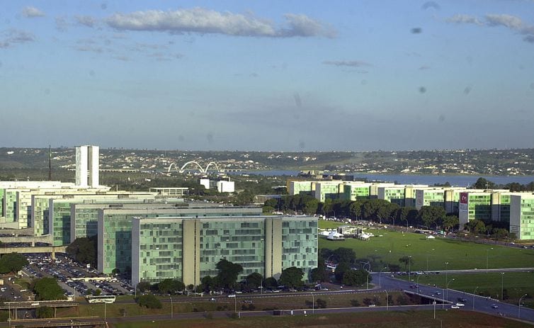 Medidas de ajuste fiscal podem gerar economia de R$ 816 bi em dez anos